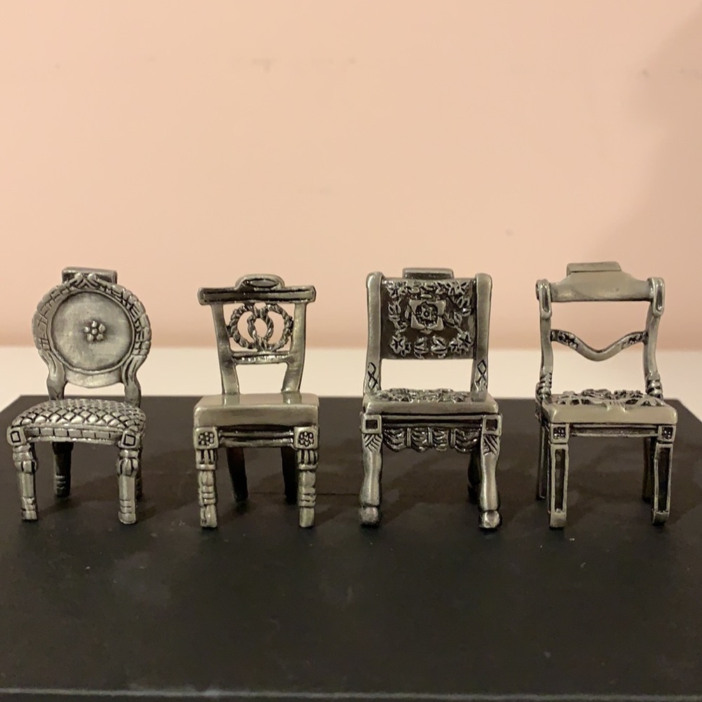 “Placechairs”. Pewter miniature chairs. Set of 4 - Picture 2 of 5